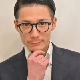 ARS_oike-トップでまとめたスタイルの男性