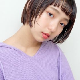 伸ばしかけにぴったりなショートボブの写真