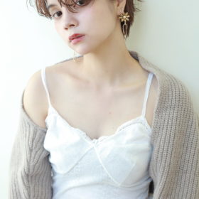 ハンサムショートにパーマをかけたスタイルの写真