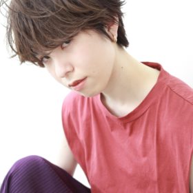 外国人風ハイライトを入れた大人カジュアルショートの写真