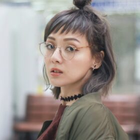 UNREVE-トップでまとめたヘアスタイル