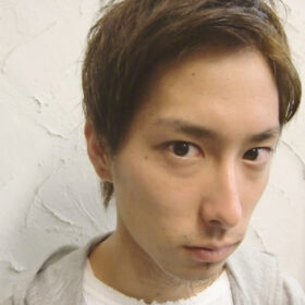 短髪の男性の写真