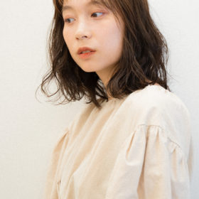 重めに切ったナチュラルボブの写真