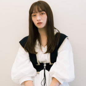ナチュラルなストレートヘアの写真