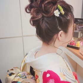 アップスタイルの和装ヘアセットの写真