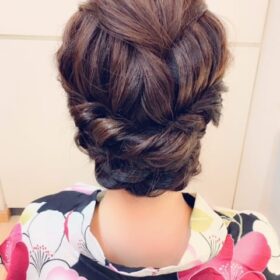 編み込みがかわいい和装ヘアセットの写真