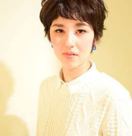M_PLUS-ショートの女性