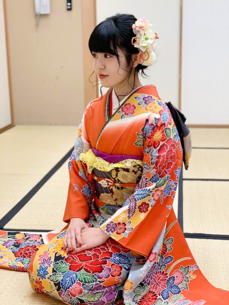 もんでんで和装をした女性の写真