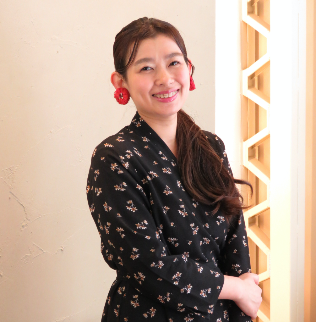 ビギンヘアの女性美容師阿部さんの写真