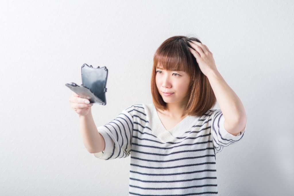 hear-top-trouble-悩む女性