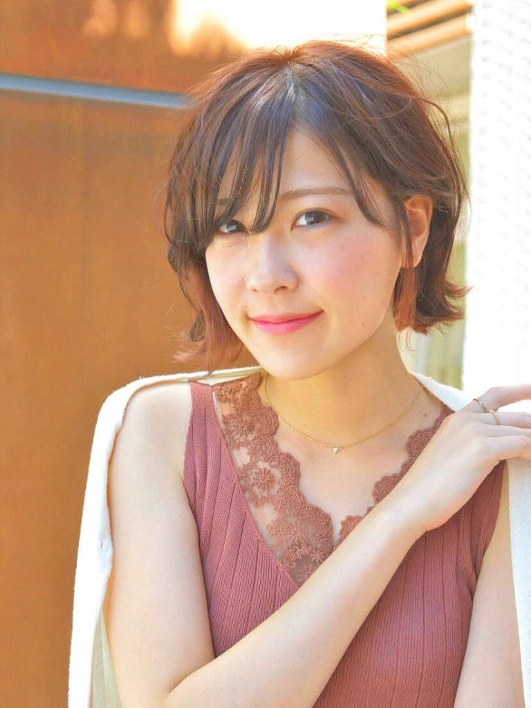 切りっぱなしのボブスタイルの写真