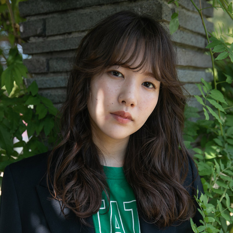 透明感カラーのラベンダーを入れたヘアスタイルの写真