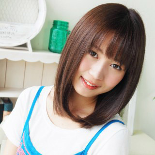縮毛矯正をかけたセミロングスタイルの写真