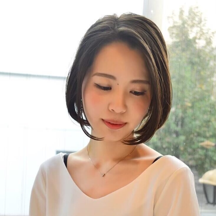 ボブヘアの女性の写真