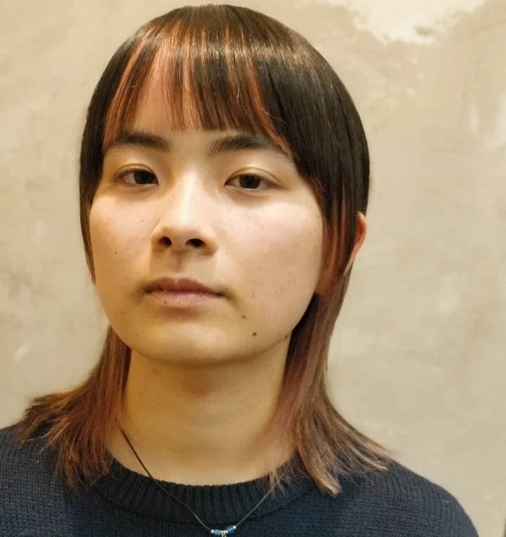 スパイスのボブスタイルの女性