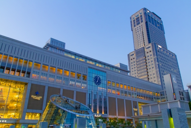 夕暮れの札幌駅の写真