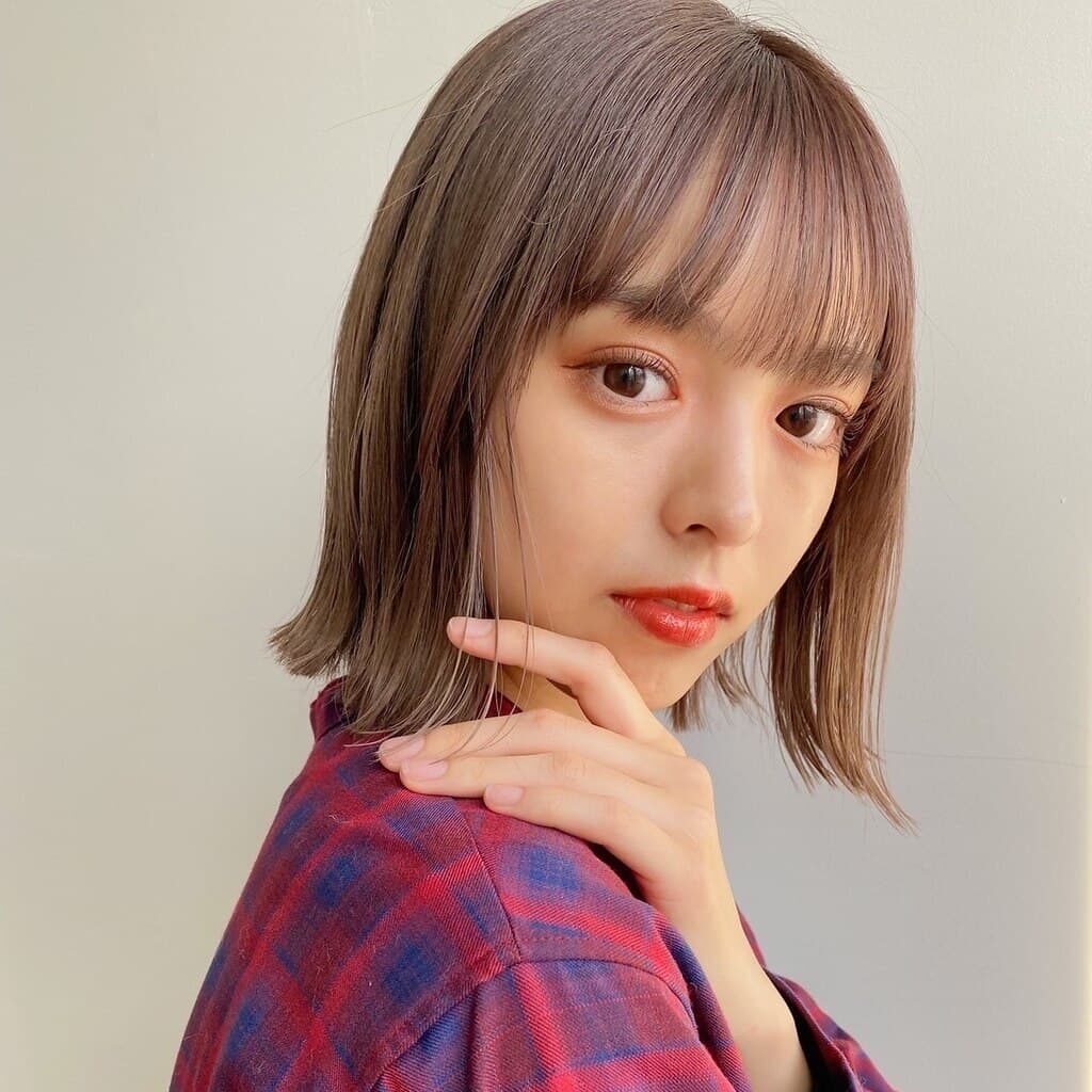 ビコ ヒビのボブスタイルの女性の写真