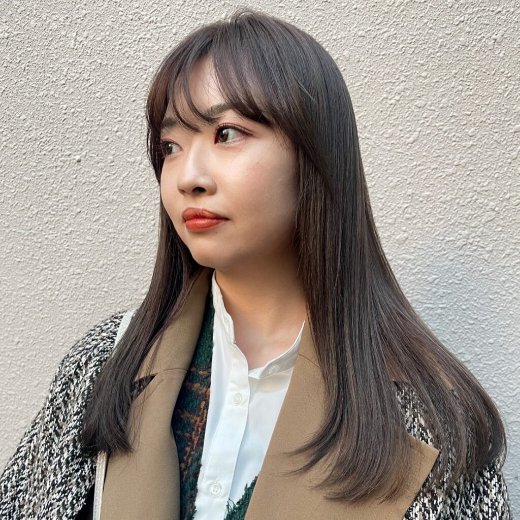 ランプライトの黒髪ロングの写真