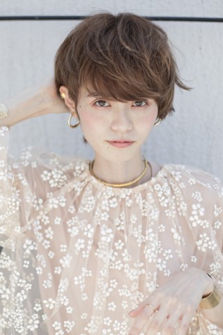 ennのカジュアルなショートヘアの写真