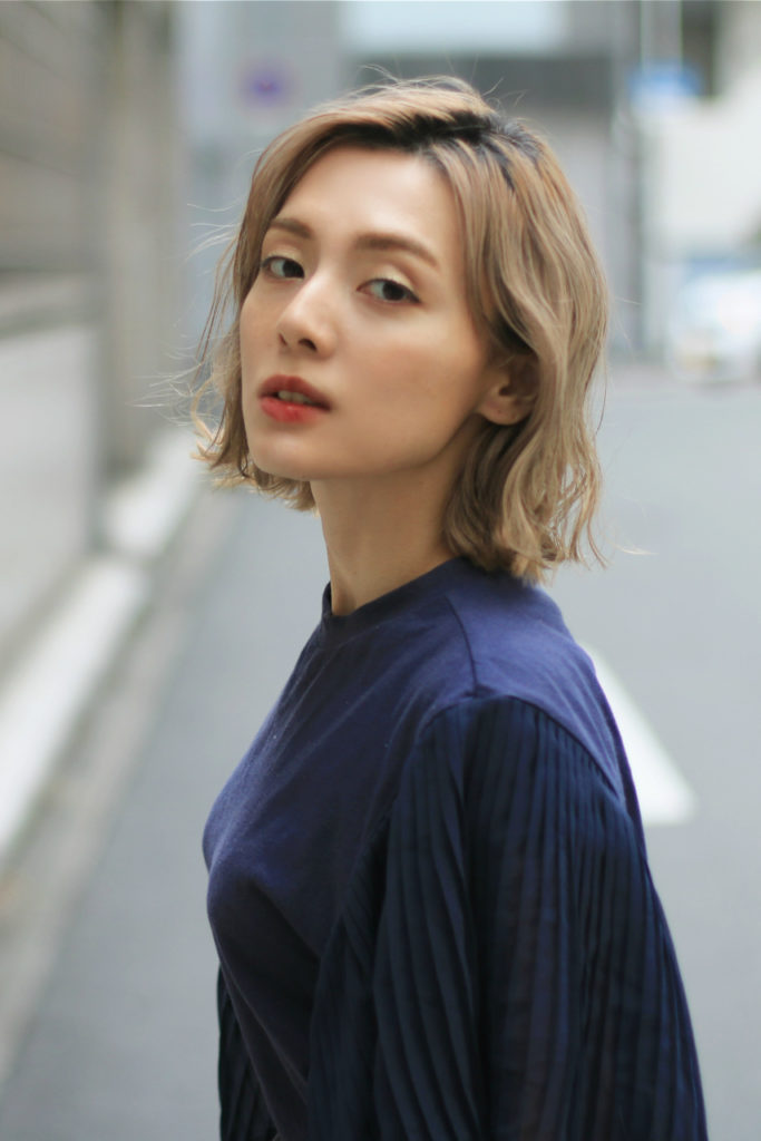 ウェーブがかかったボブスタイルの写真