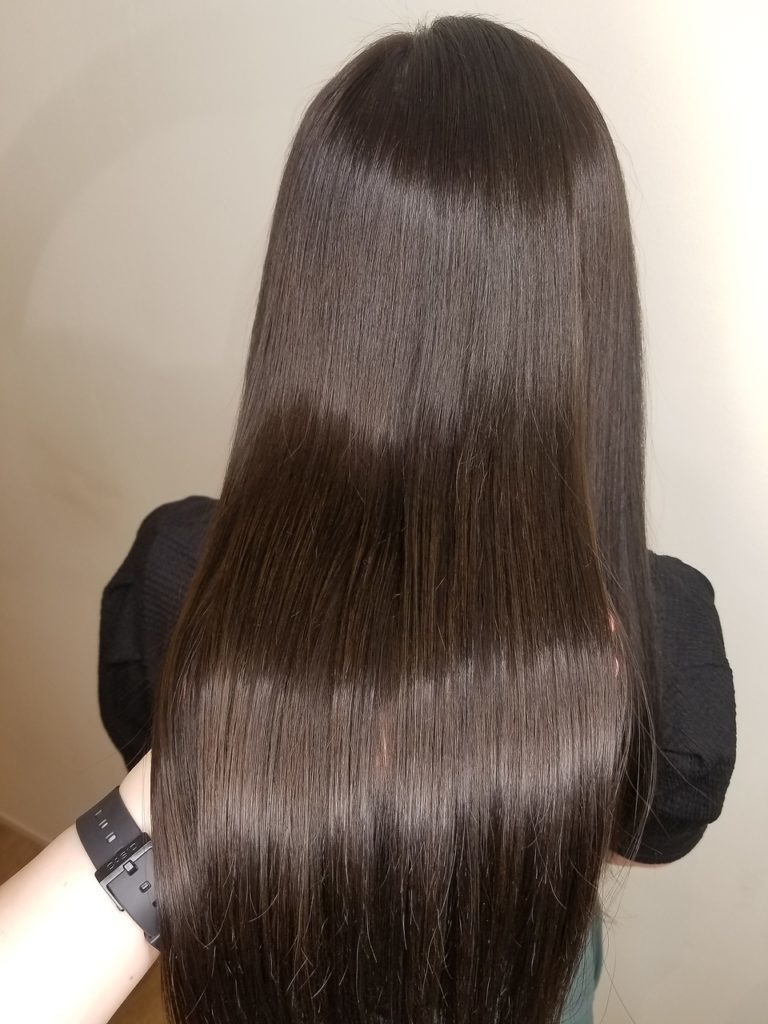 アバントのストレート施術後のツヤ髪の写真