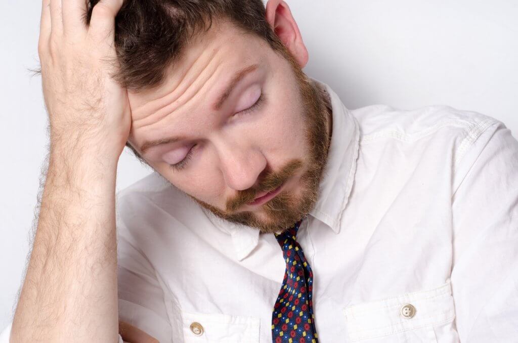men's-best-salon-頭を掻く男性