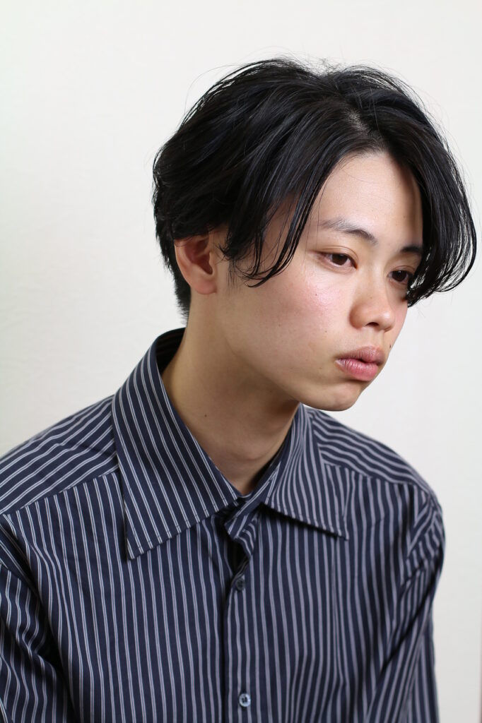 ビファインベクスのストレートマッシュの髪型写真