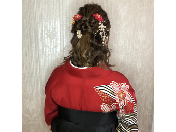 アルスオイケのハーフアップスタイルの写真