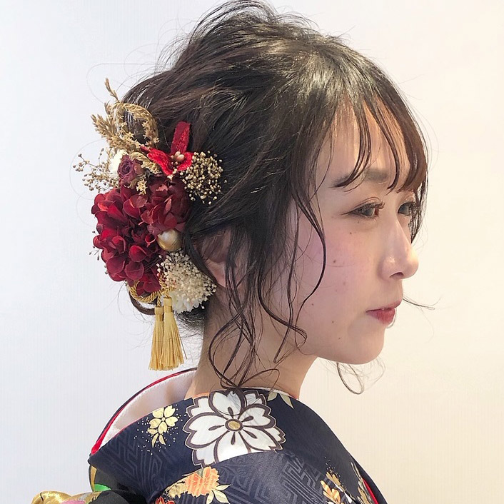 着物姿の後れ毛が素敵な女性の写真