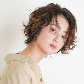 ビファインベクスのボブスタイルの女性の写真