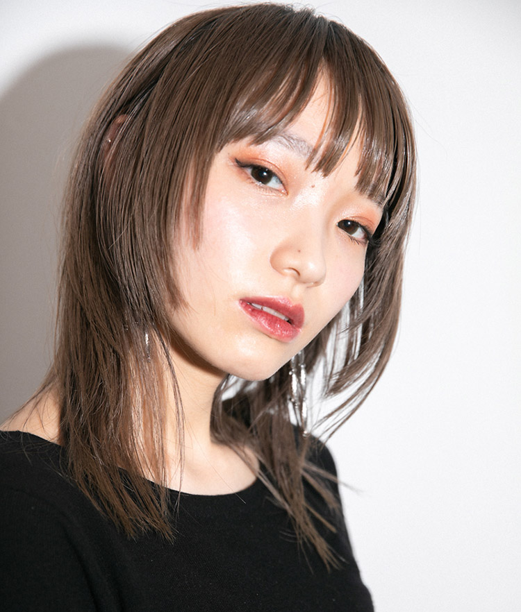 レイヤーウルフのかっこいい女性の写真