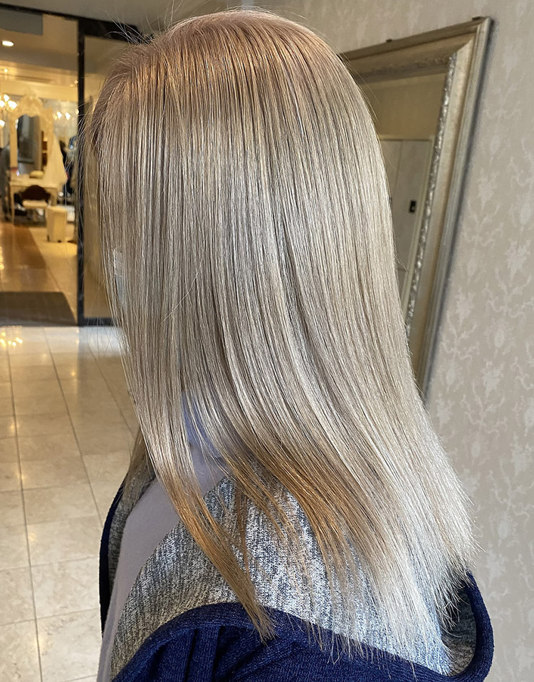 女性に人気のハイトーンヘアの写真