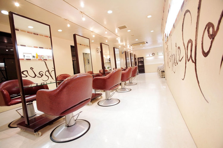 athome-ティーケー フォー ヘアサロンの店内