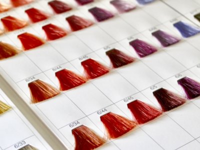 泡カラーならセルフで簡単にできるでしょ！？美容室で染めるカラーと何が違うの？？
