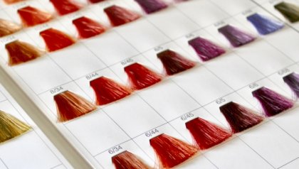 泡カラーならセルフで簡単にできるでしょ！？美容室で染めるカラーと何が違うの？？