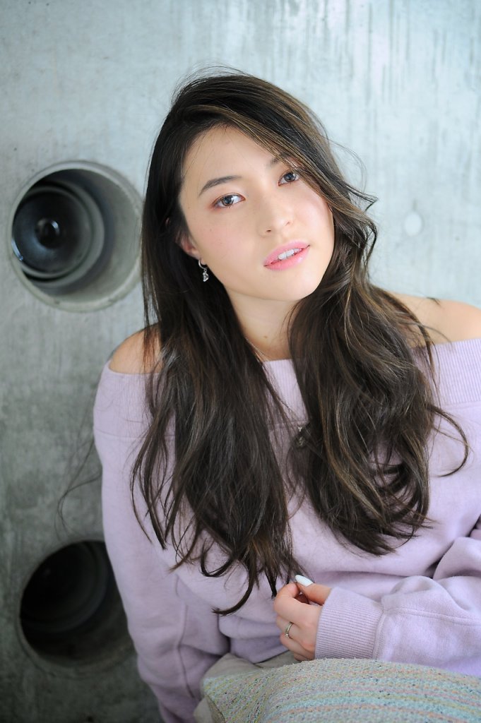 マリンゴの、ボリューム感のあるロングヘアのスタイル写真