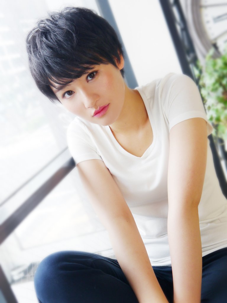 ヘアジュレドゥの黒髪ショートの写真