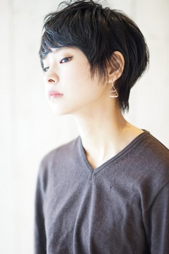 レイヨコハマの黒髪ショートスタイル写真