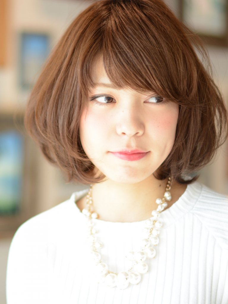 レイのふんわりとしたボブスタイルの写真