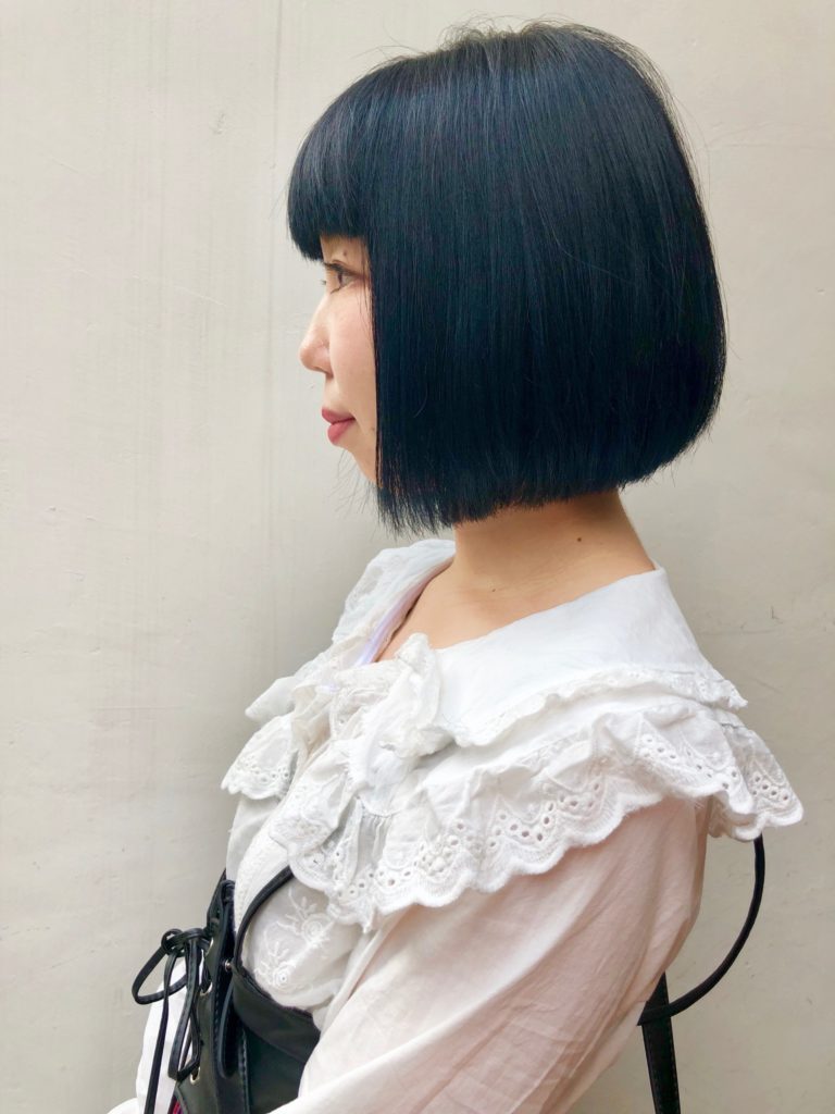 ボブスタイルの女性の写真