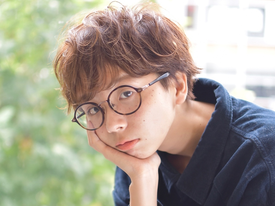 ショートヘアの女性の写真