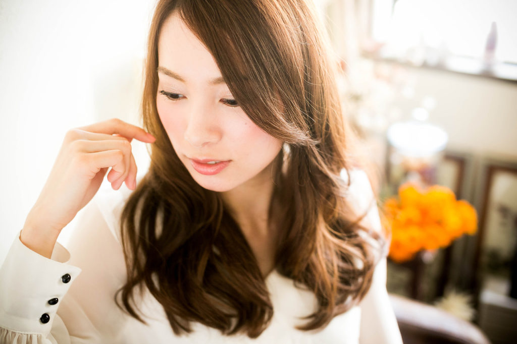 ロングヘアの女性の写真