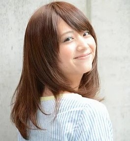 ロングヘアの女性の写真