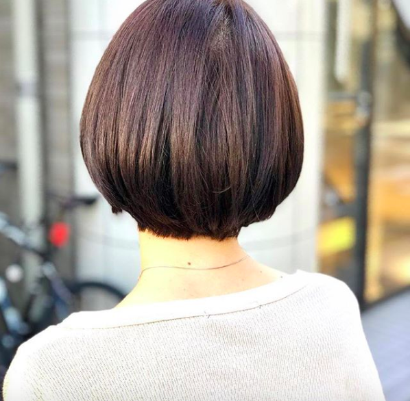 treatment-ショートボブの女性の後姿の写真