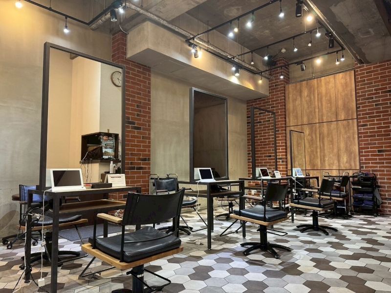 CHAINON HOMME 梅田の店内写真