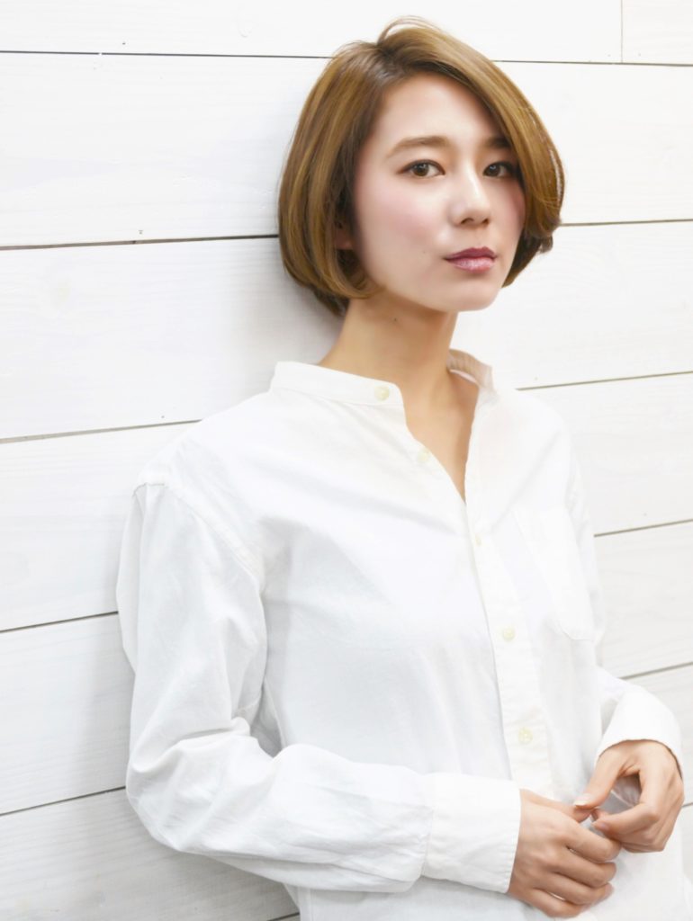 前下がりのボブスタイルの女性の写真