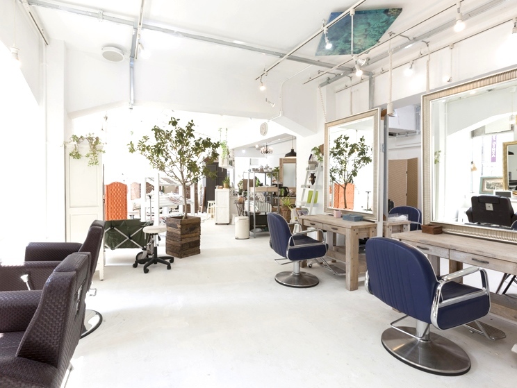 ヘアサロン+アーティスタの店内写真