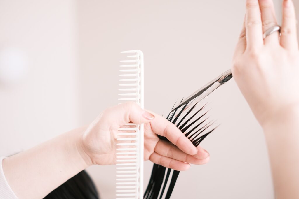 ハツコ エンドウ ビューティースタジオ & エステティック 銀座のカットの施術の様子