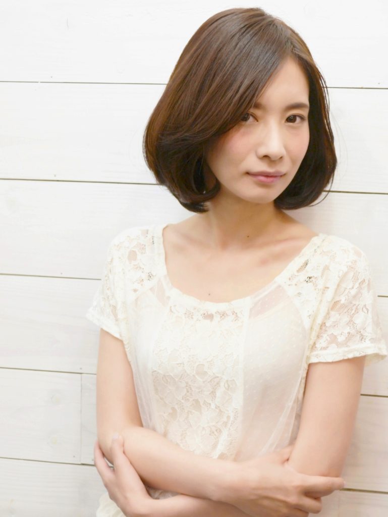 ボブスタイルの女性の写真