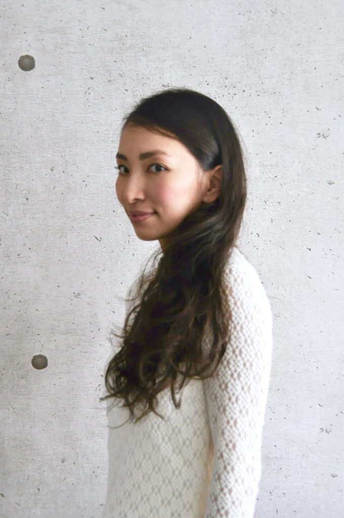 ウェーブロングヘアの写真